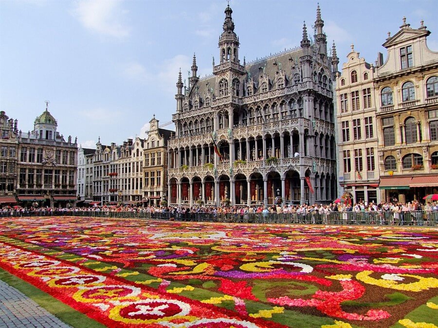 Цветочный ковёр на площади Гранд-Плас